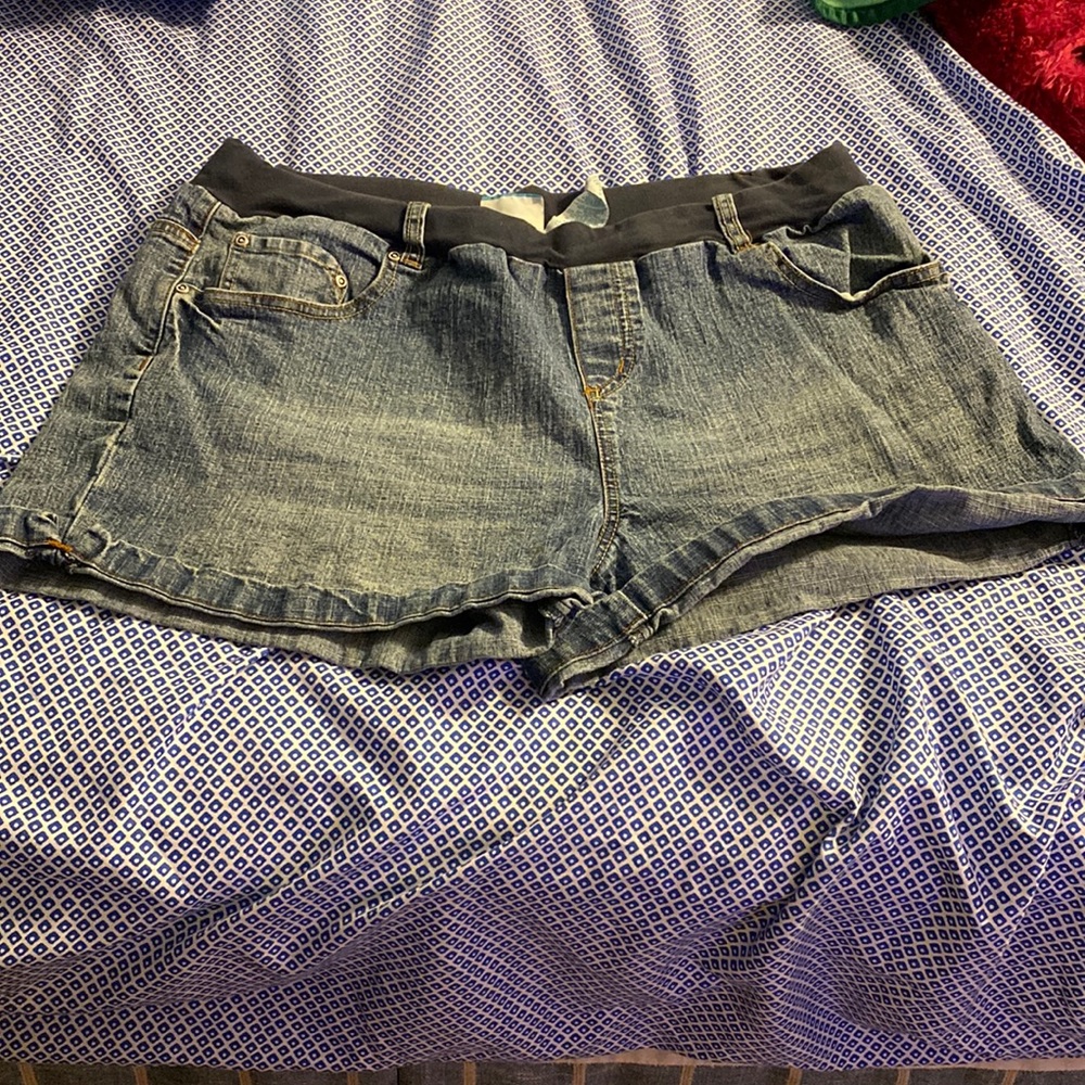 Announcements XL maternity shorts
